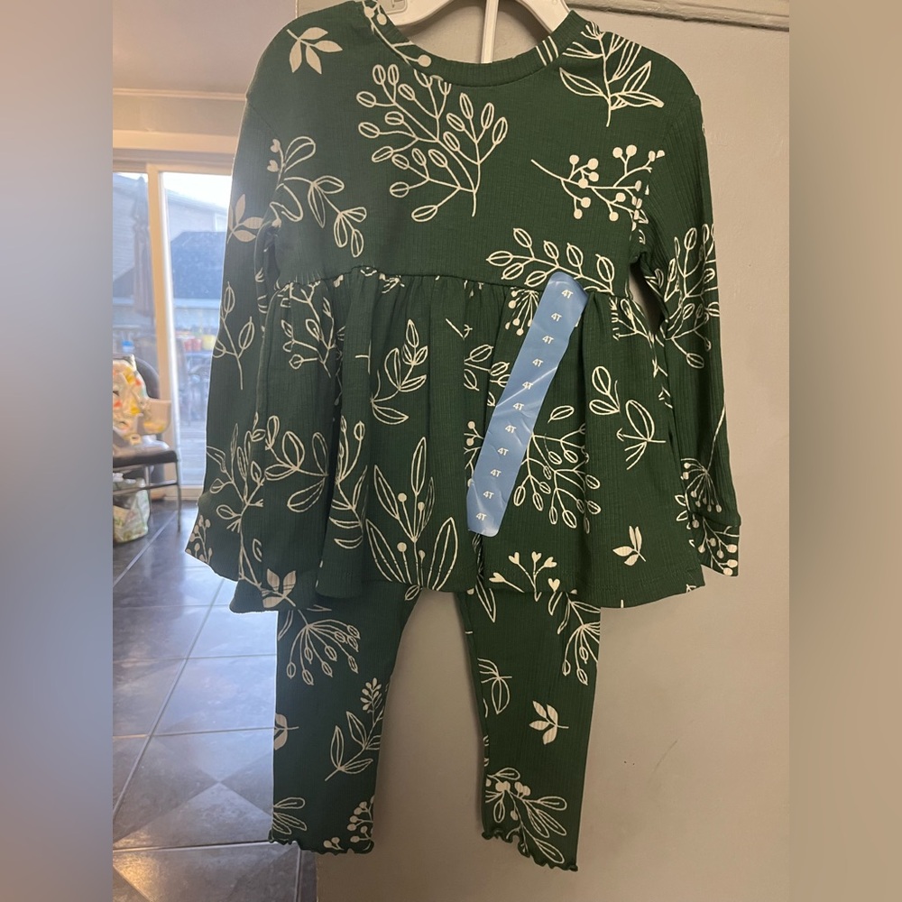 Green Floral Two-Piece Outfit